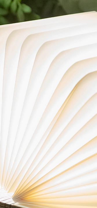 Lampe in Form eines Buches