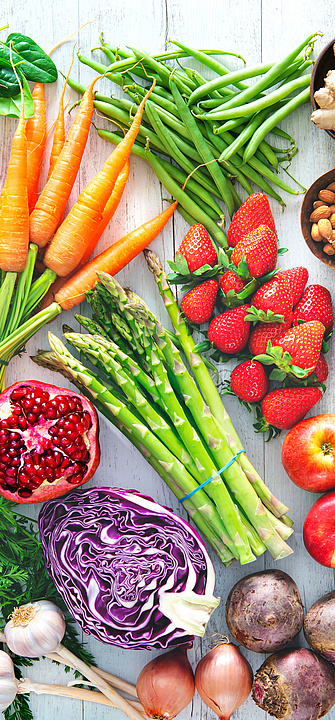 Gesunde Lebensmittelauswahl mit Obst, Gemüse, Samen und Superfood