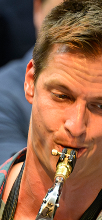 Saxophonist beim Sommerkonzert an der Med Uni Graz