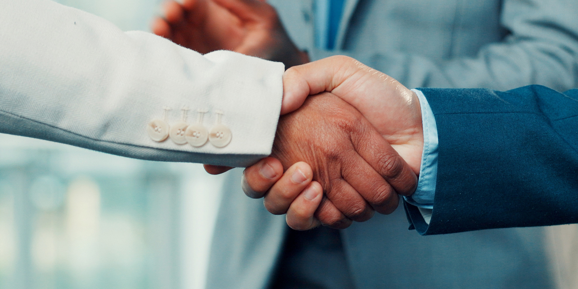 Geschäftsleute, Treffen und Team mit Handschlag