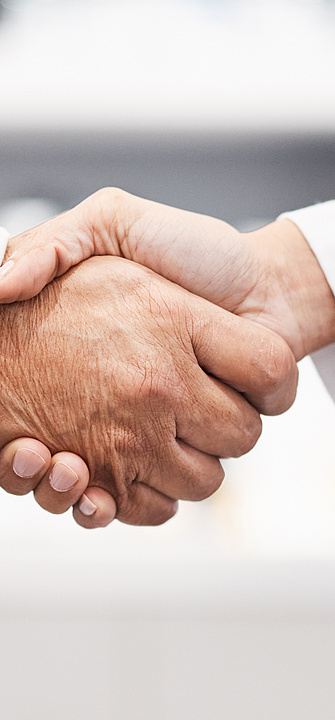 Handschlag und Partnerschaft im Gesundheitswesen