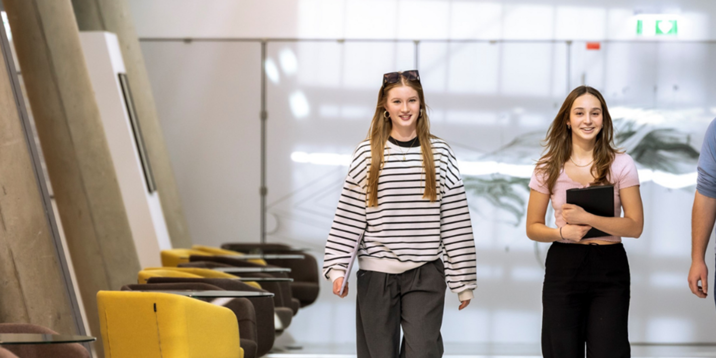 Studierende in der Universitätsbibliothek