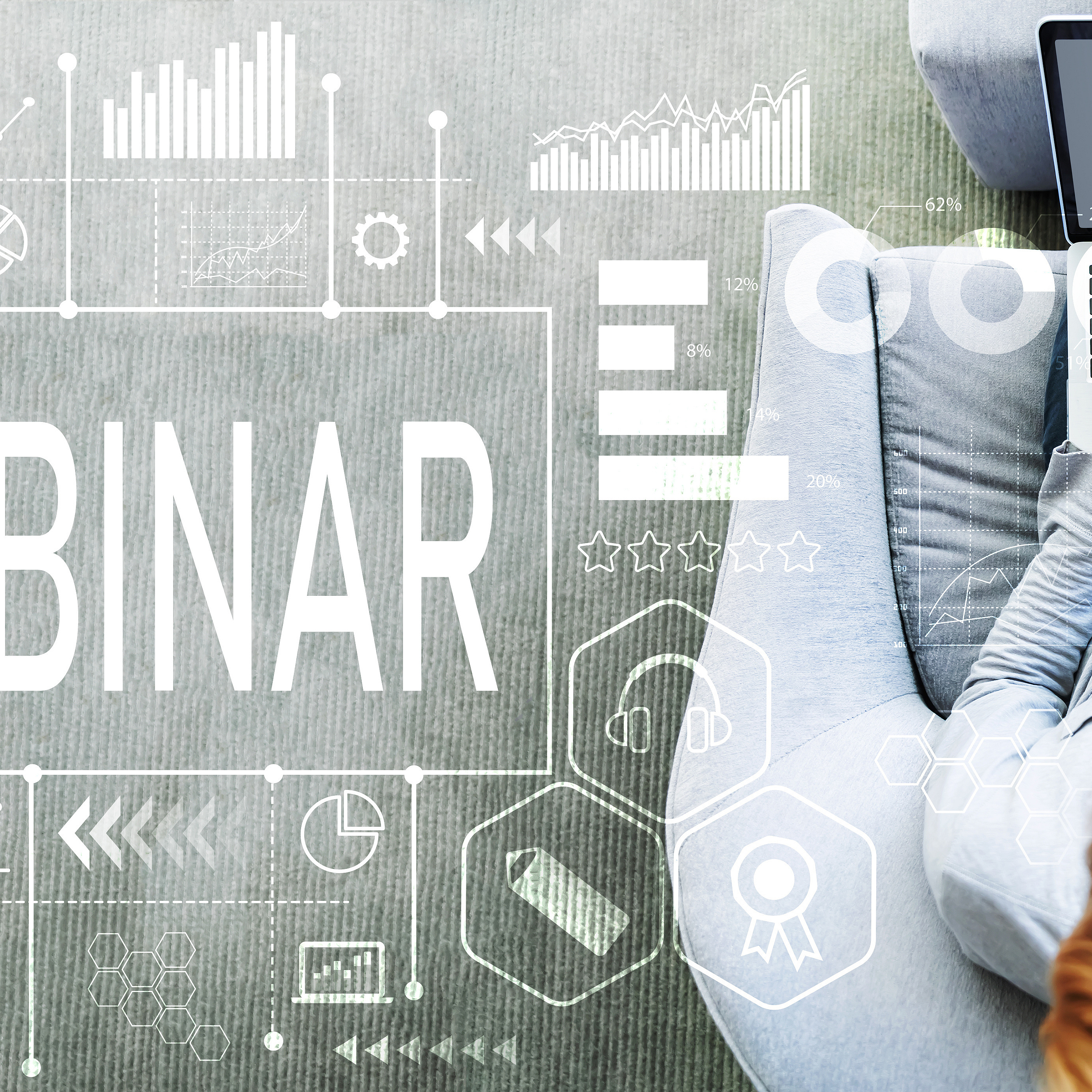 Person mit Laptop und Webinar-Schriftzug