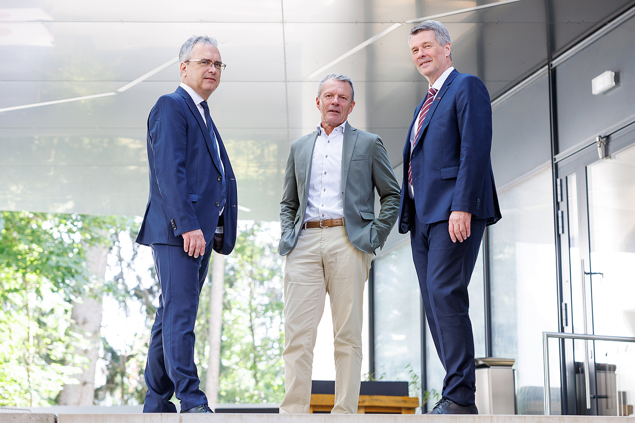 Im Bild von links: Rektor Peter Riedler (Uni Graz), Vizerektor Alexander Rosenkranz (Med Uni Graz) und Rektor Horst Bischof (TU Graz)