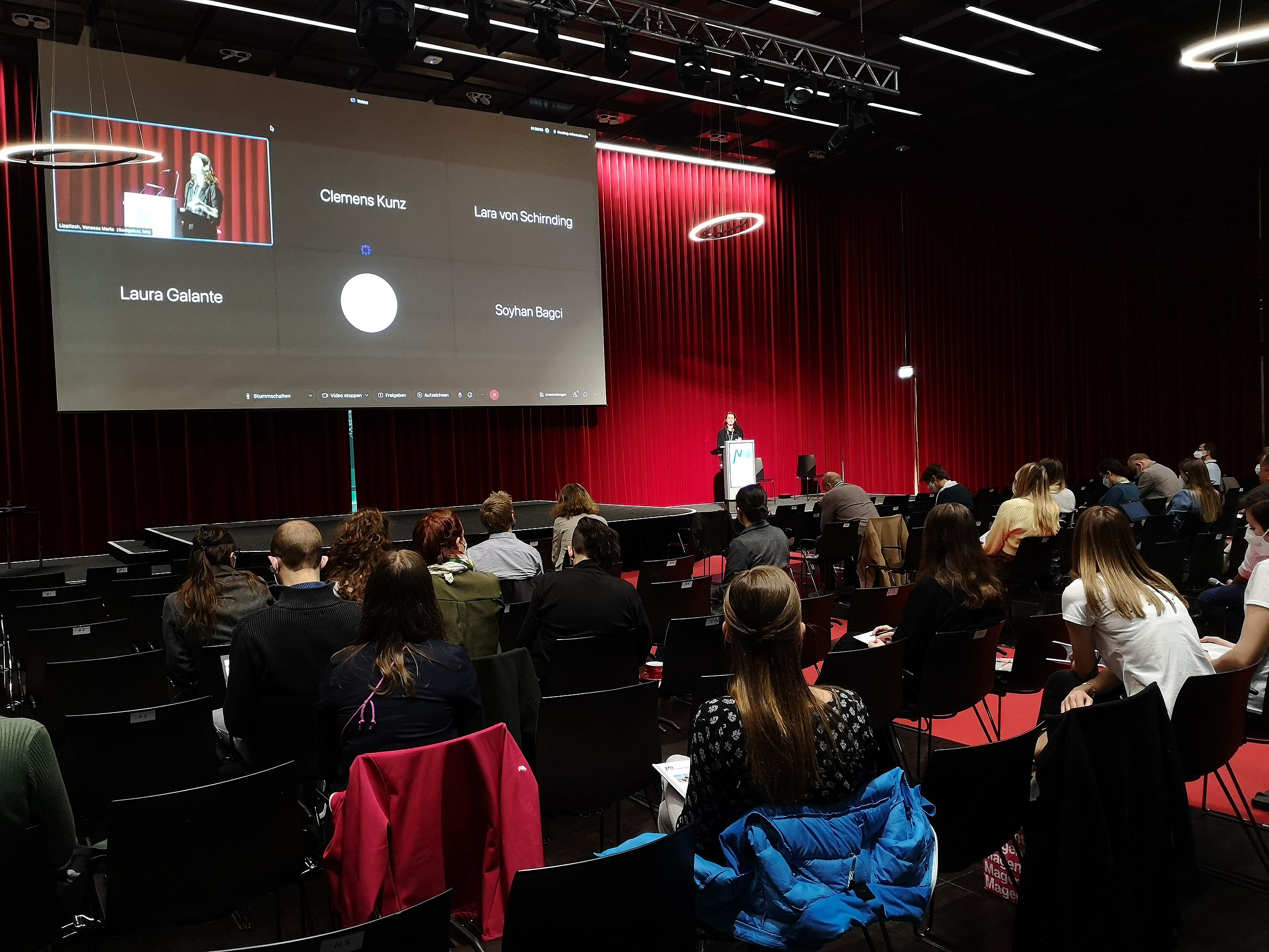 Über 60 Teilnehmer*innen nutzten die Gelegenheit, sich über diesen Forschungsbereich zu informieren.