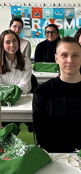 Vizerektor Enzinger begrüßt die neuen Erasmus-Studierenden