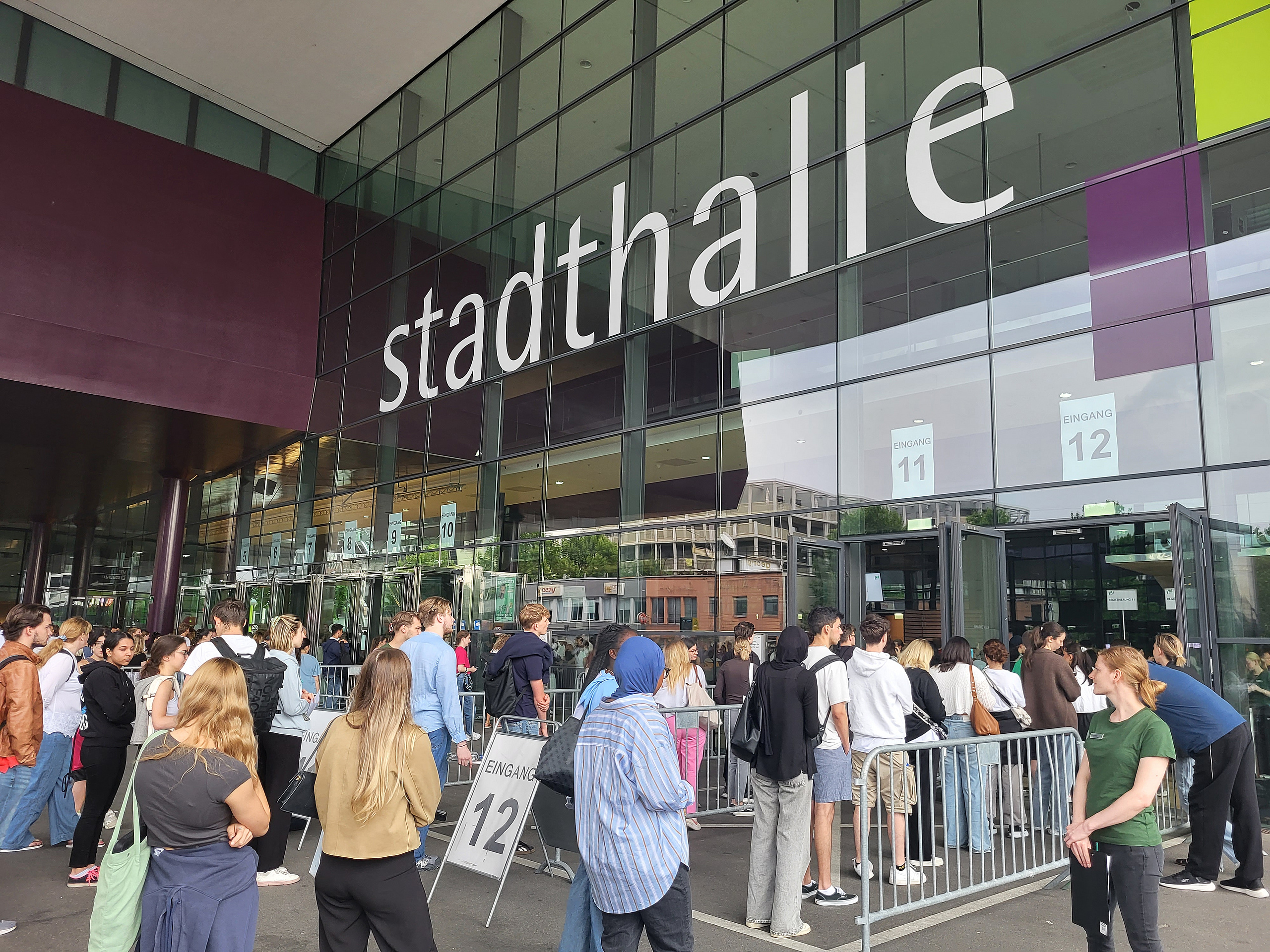 Großer Andrang vor der Stadthalle - Foto: Med Uni Graz