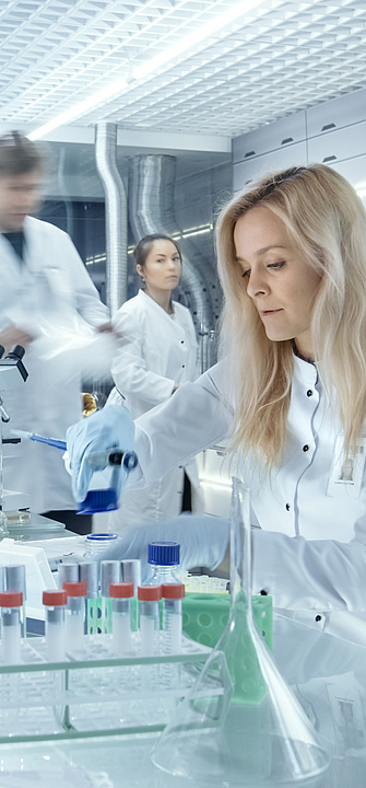 Forschende im Labor