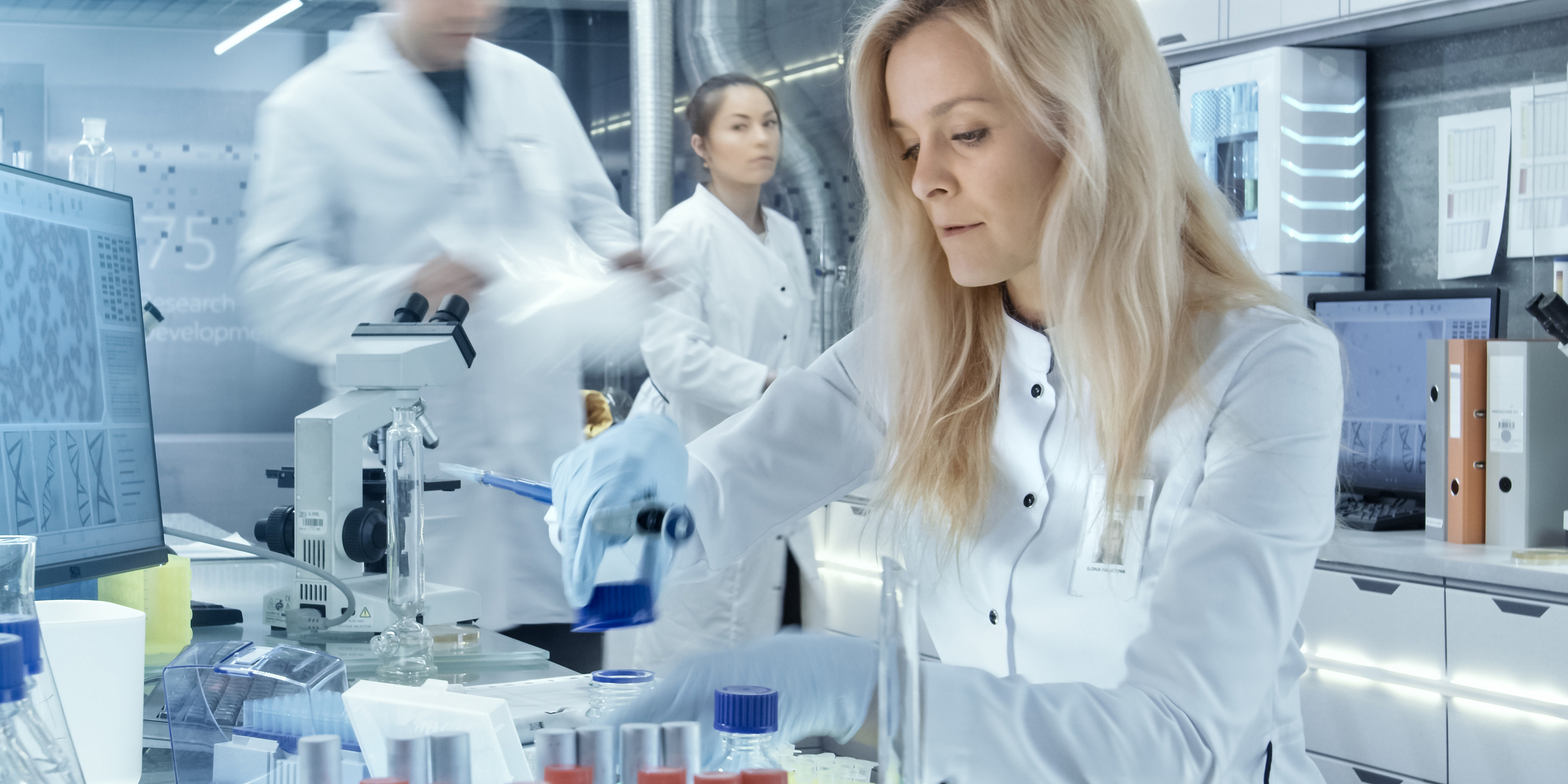 Forschende im Labor
