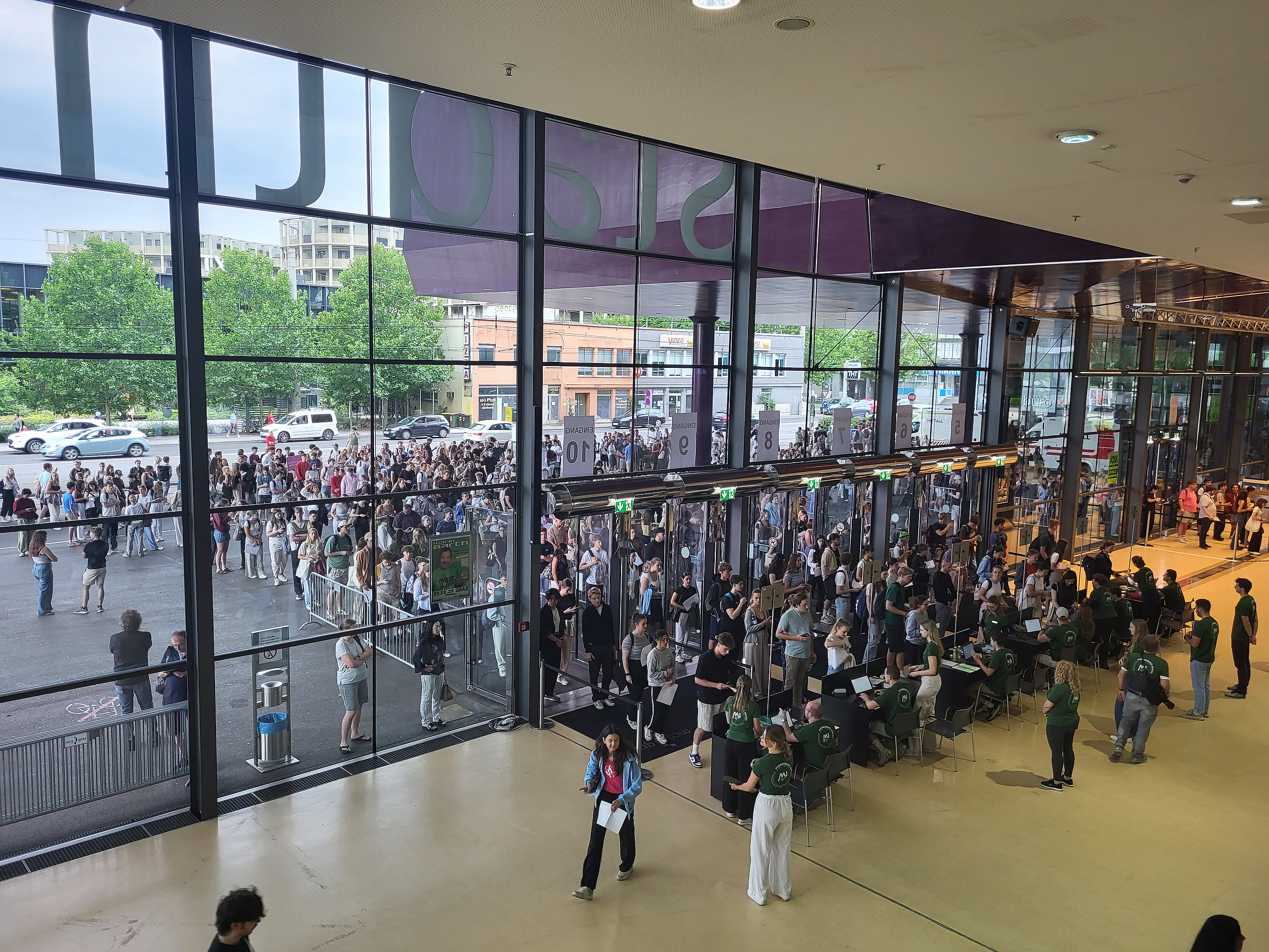 Die Tore öffnen sich. - Foto: Med Uni Graz