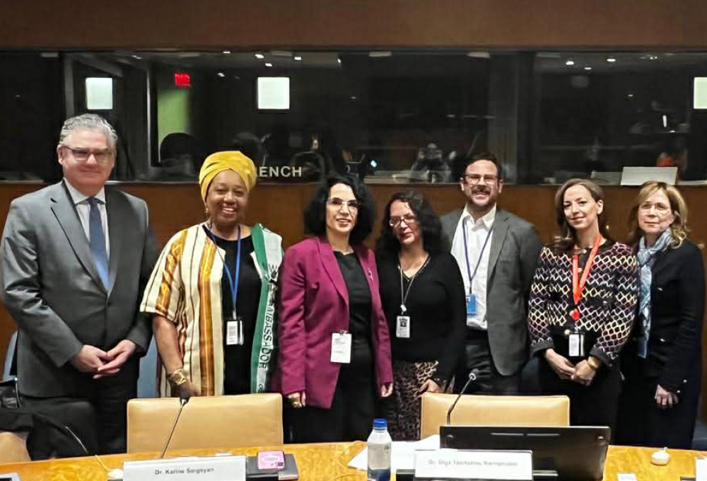 Karine Sargsyan (3.v.l.) auf der Veranstaltung in New York