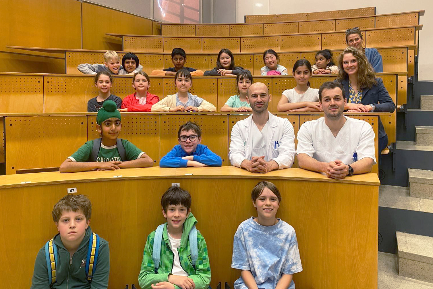 Alexandros Andrianakis und die Schüler*innen der IB-Klasse 
