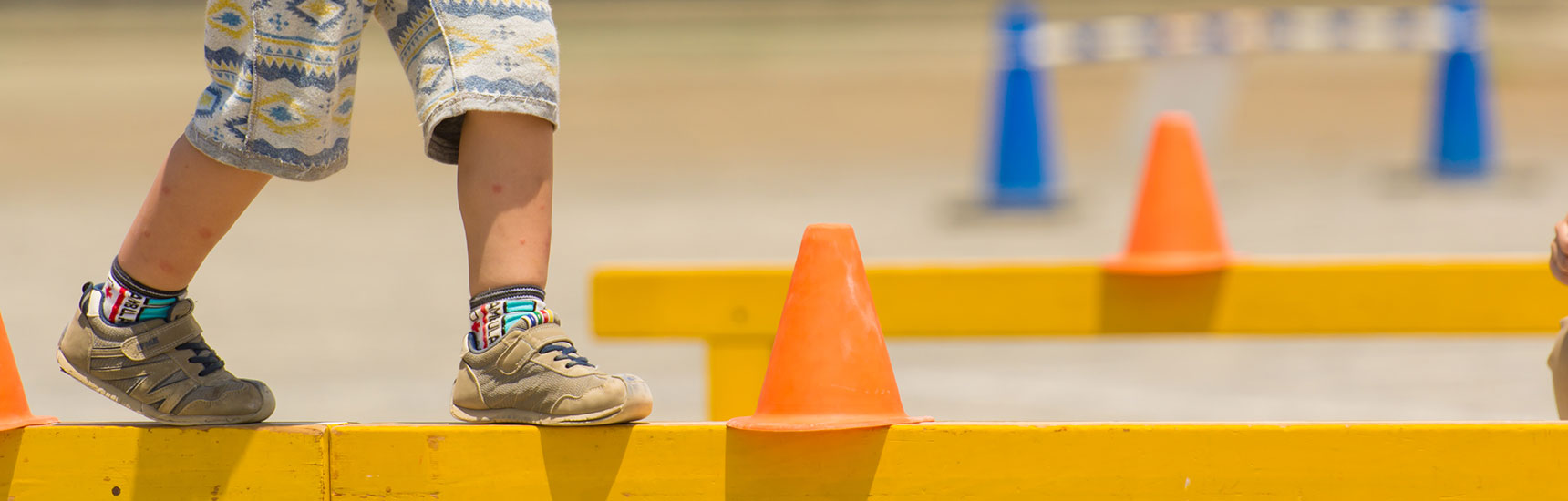 Kind beim Spielen - tayukaishi/AdobeStock.com