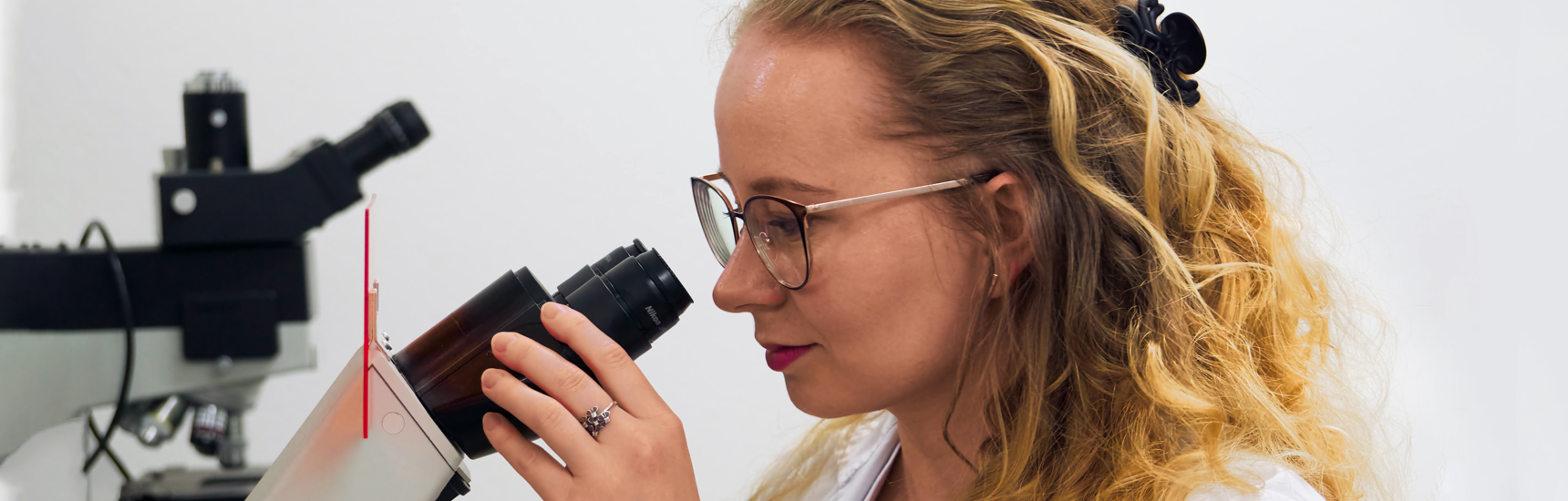 Victoria Zyulina im Labor (Foto: Andrey Lalin)