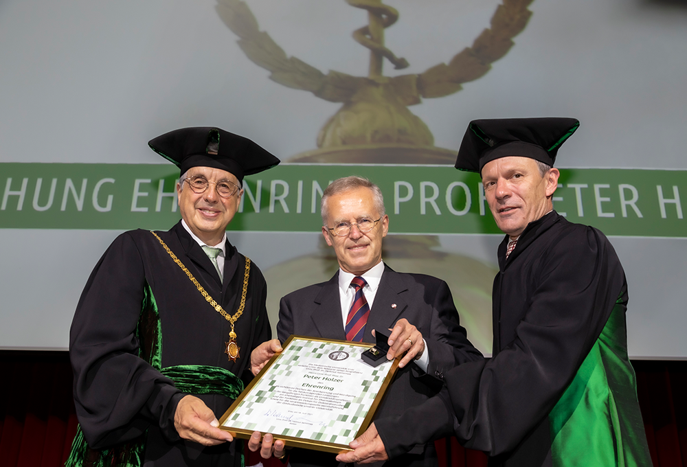 Peter Holzer erhält den Ehrenring