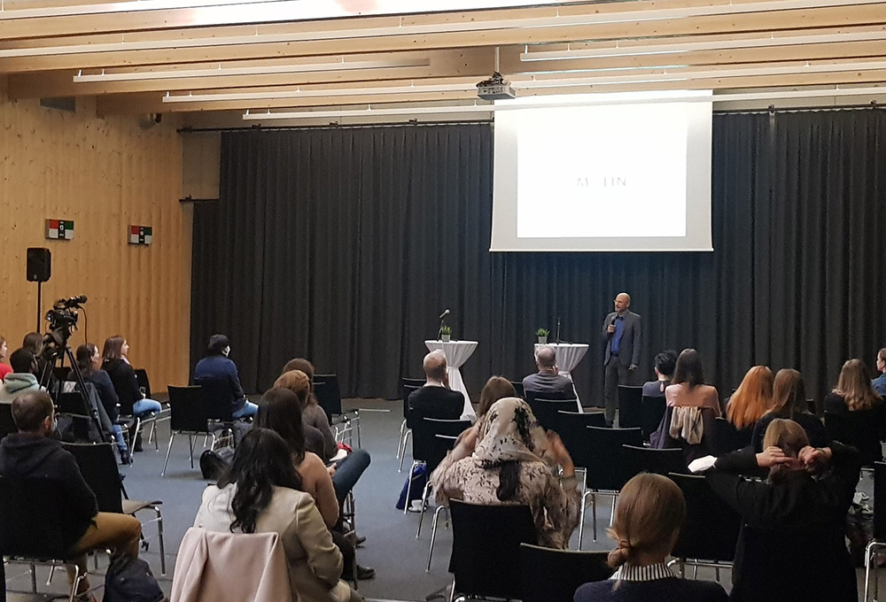 Die Eröffnung mit Akos Heinemann