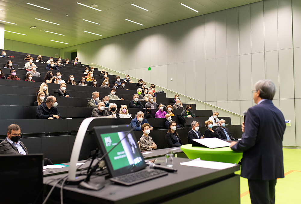 Begrüßung durch Rektor Hellmut Samonigg