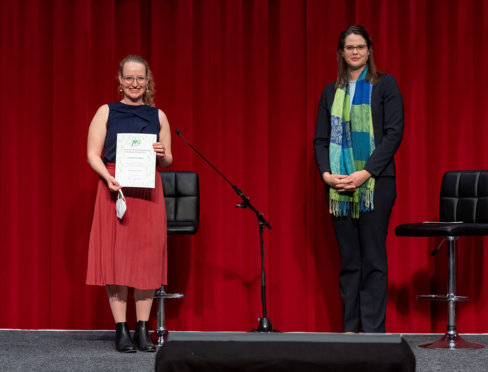 Constanze Meyer erhält Preis für beste Abschlussarbeit mit Genderbezug