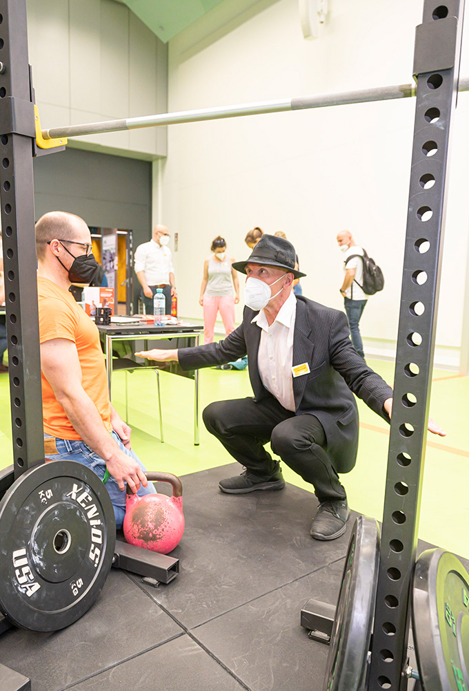 Knie aktiv - Wie gelingt die perfekte Kniebeuge?