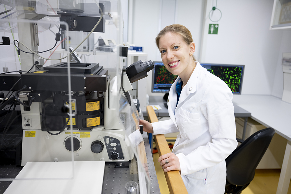 Corina Madreiter-Sokolowski im Labor