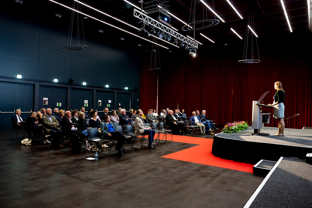 Feierliche Übergabe der Lehrschilder