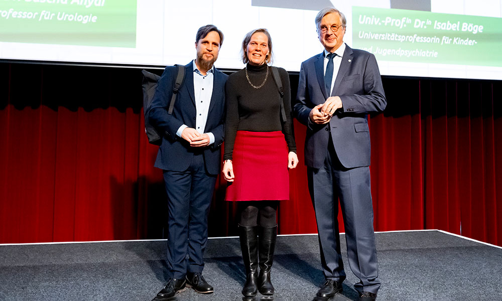 Sascha Ahyai, Isabel Böge und Rektor Hellmut Samonigg