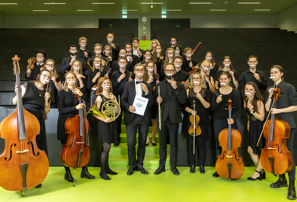 Die Mitglieder des Orchesters