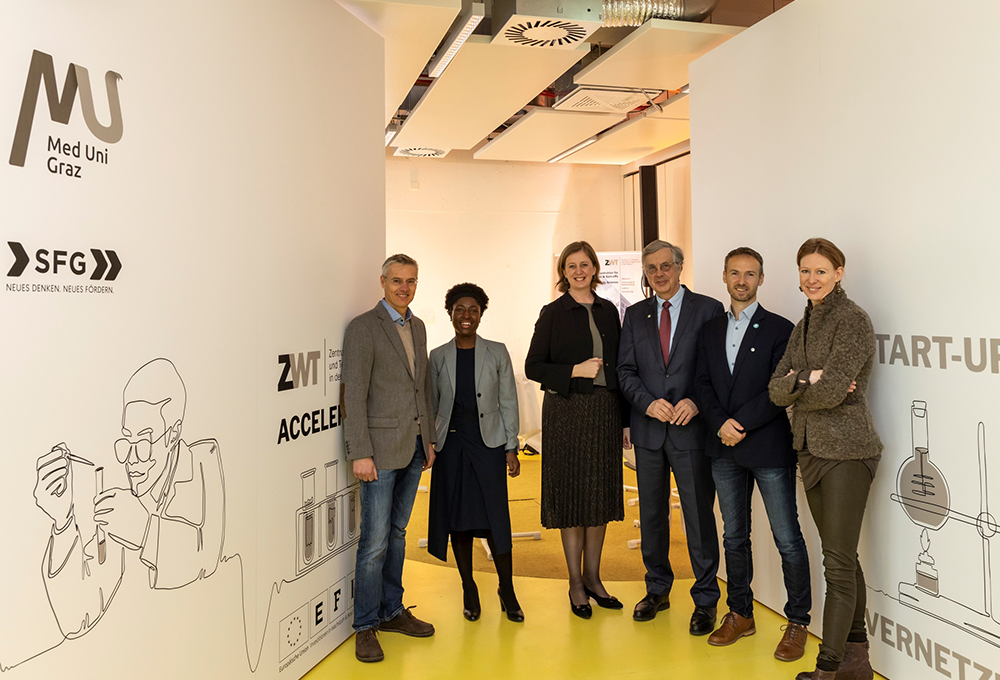 Thomas Mrak (GF ZWT ACCELERATOR), Charlotte Ohonin (NORGANOID), Landesrätin Barbara Eibinger-Miedl, Rektor Hellmut Samonigg, Christian Hill (BRAVE Analytics) und Anke Dettelbacher (GF ZWT ACCELERATOR) v. l. (c)Lunghammer/ZWT