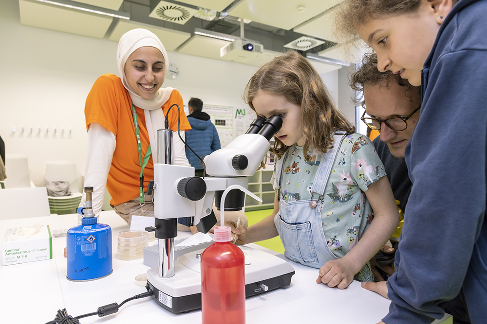 ... der Lehrstühle und Institute