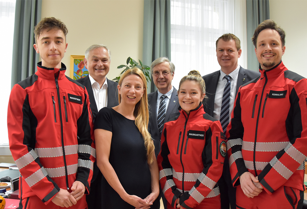 v.l.n.r.: Jacob Rockstroh, Vorstandsvorsitzender Gerhard Stark, Gesundheitslandesrätin Juliane Bogner-Strauß, Med Uni Graz Rektor Hellmut Samonigg, Jekaterina Baumgartner, Vorstand für Finanzen und Technik Ulf Drabek, Bernhard Kowalski