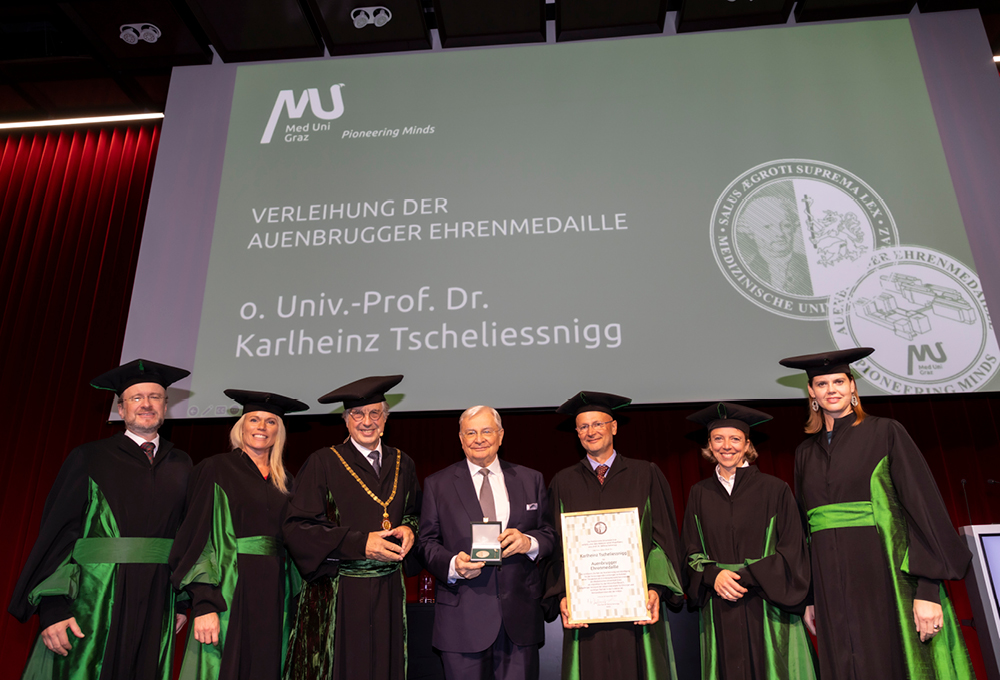 Ehrenmedaille für Karlheinz Tscheliessnigg