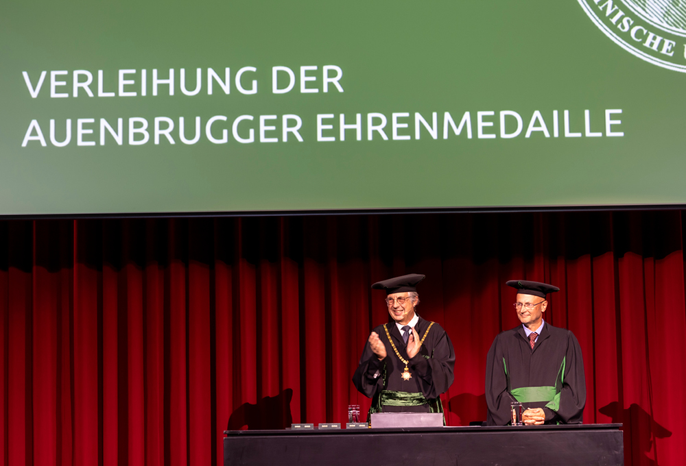 Rektor Hellmut Samonigg und Akos Heinemann