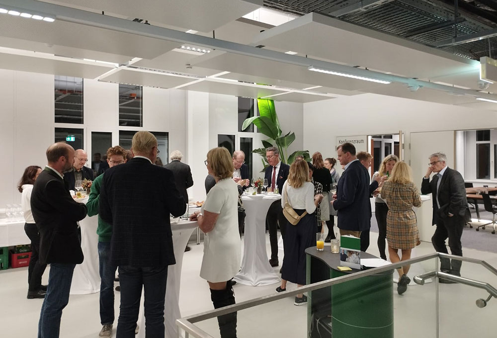 Die Teilnehmer der feierlichen Veranstaltung tauschten sich aus.