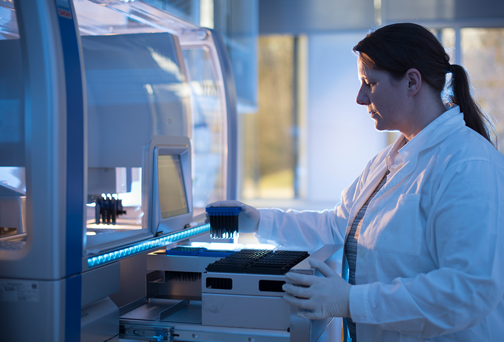 Ellen Heitzer im Labor - Foto: Bergmann