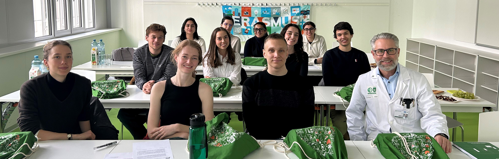 Vice-Rector Enzinger welcomes the new Erasmus students