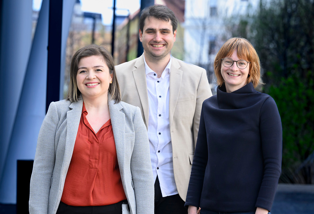 Ana Santiso und Oliver Kindler mit Mentorin Julia Kargl 