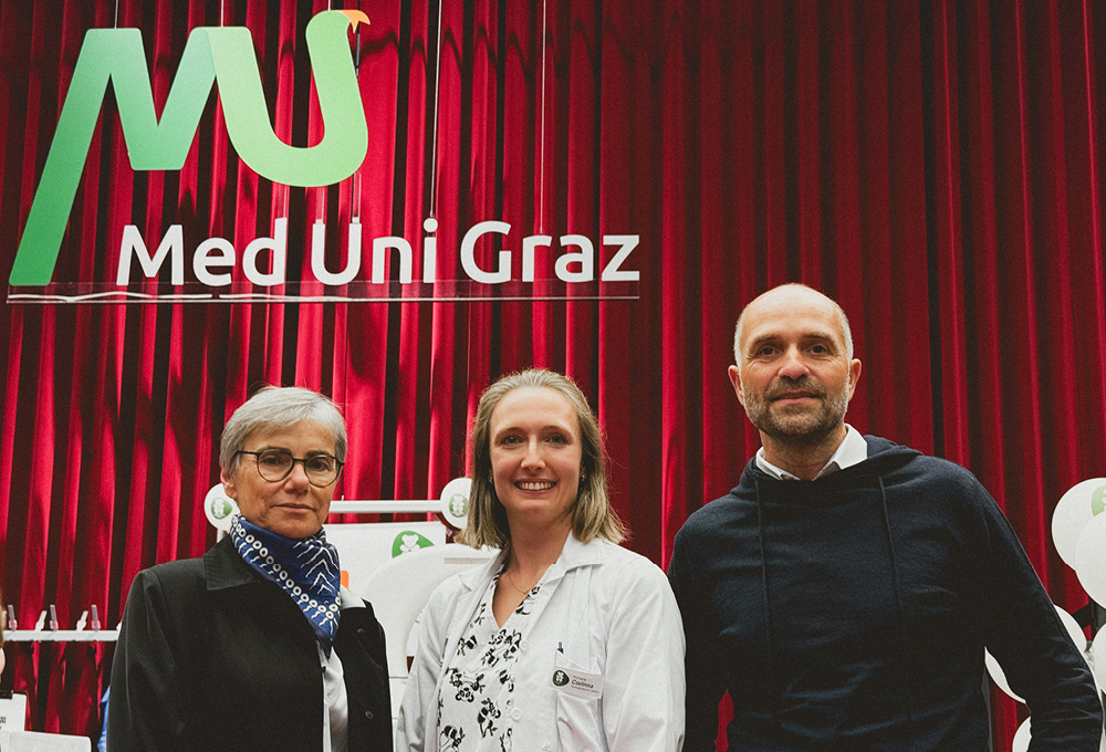 Rektorin Andrea Kurz, Vizerektor Erwin Petek und die Organisatorin des Teddybär-Krankenhauses Corinna Hofer