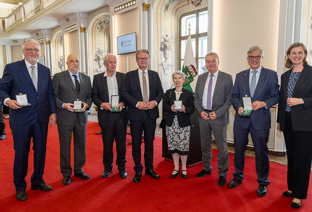 Rudolf Zechner, Hubert Schmalix, Helmut Marko, LH Christopher Drexler, Barbara Frischmuth, LH-Stv. Anton Lang, Hellmut Samonigg und LR Barbara Eibinger-Miedl (v.l.) 