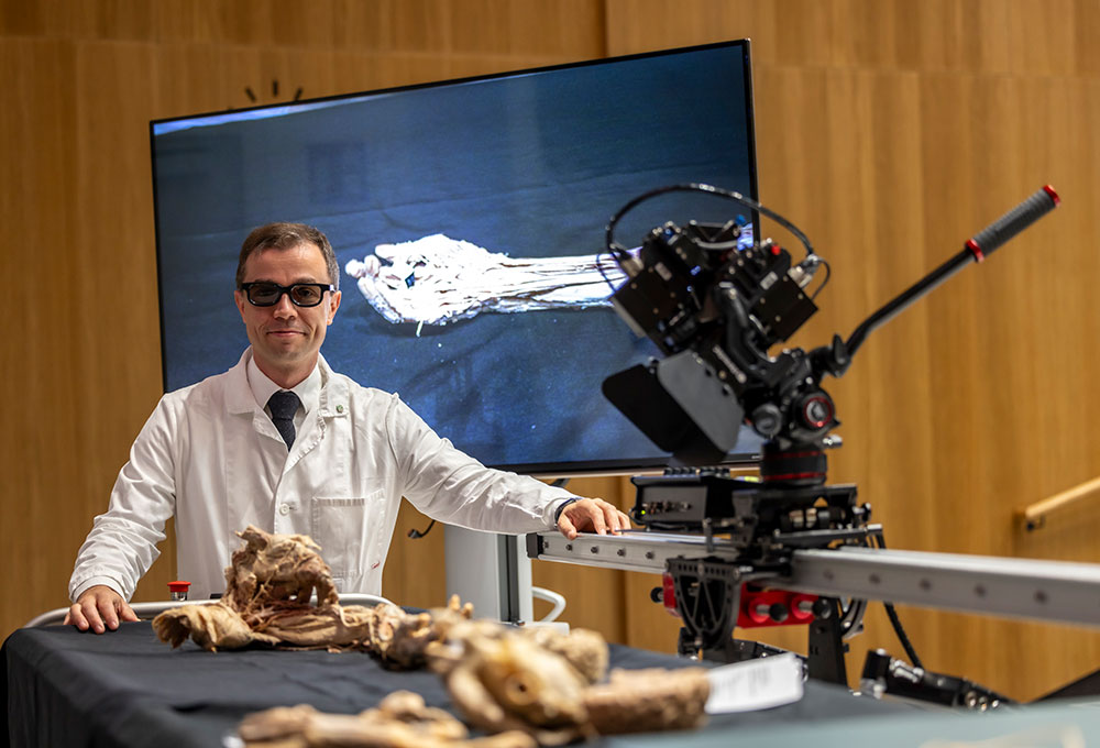 Live von Graz nach Linz bei der Weltpremiere der virtuellen Anatomie - Credit: Med Uni Graz/Lunghammer