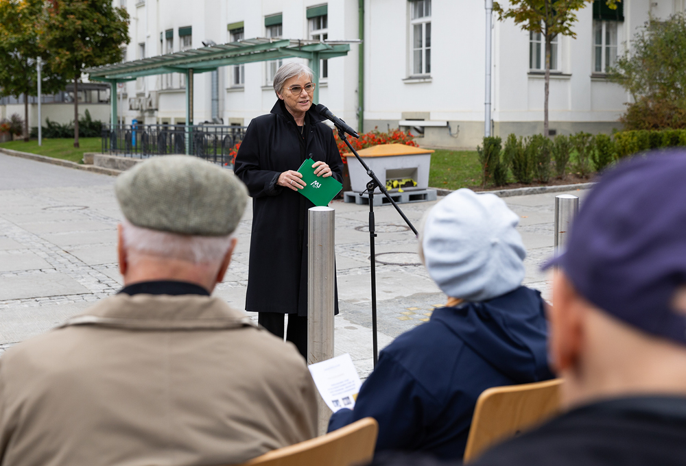 Rektorin Andrea Kurz bei den Grußworten