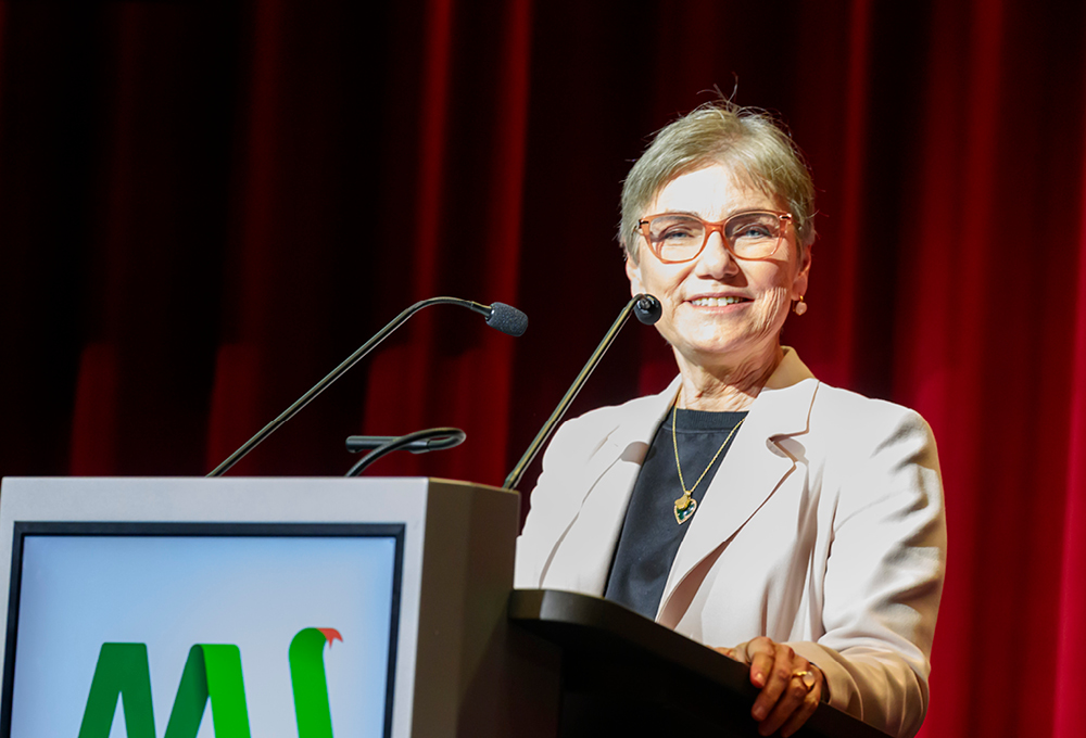 Begrüßung durch Rektorin Andrea Kurz