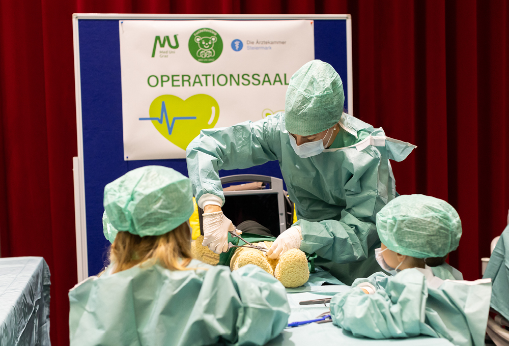 Gelungene Operation am Teddybär