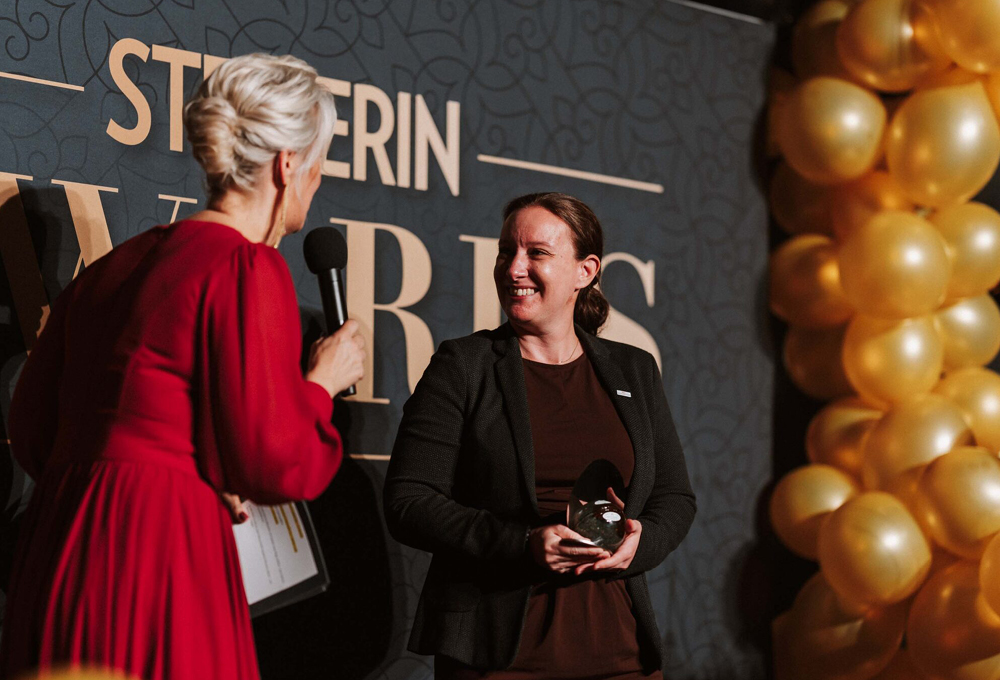 Julia Mader freut sich über die Auszeichnung