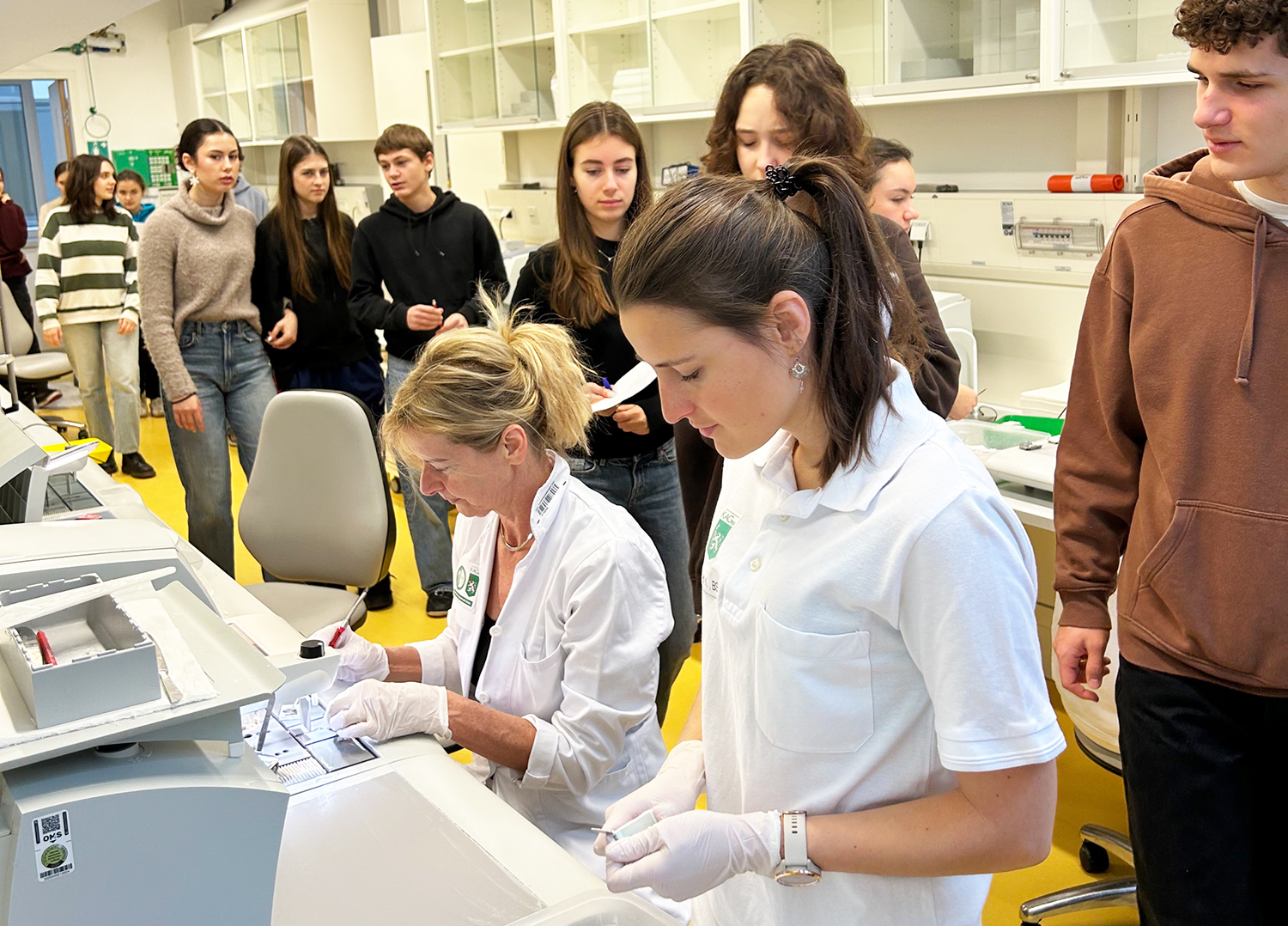 Schüler*innen erleben die Forschung hautnah
