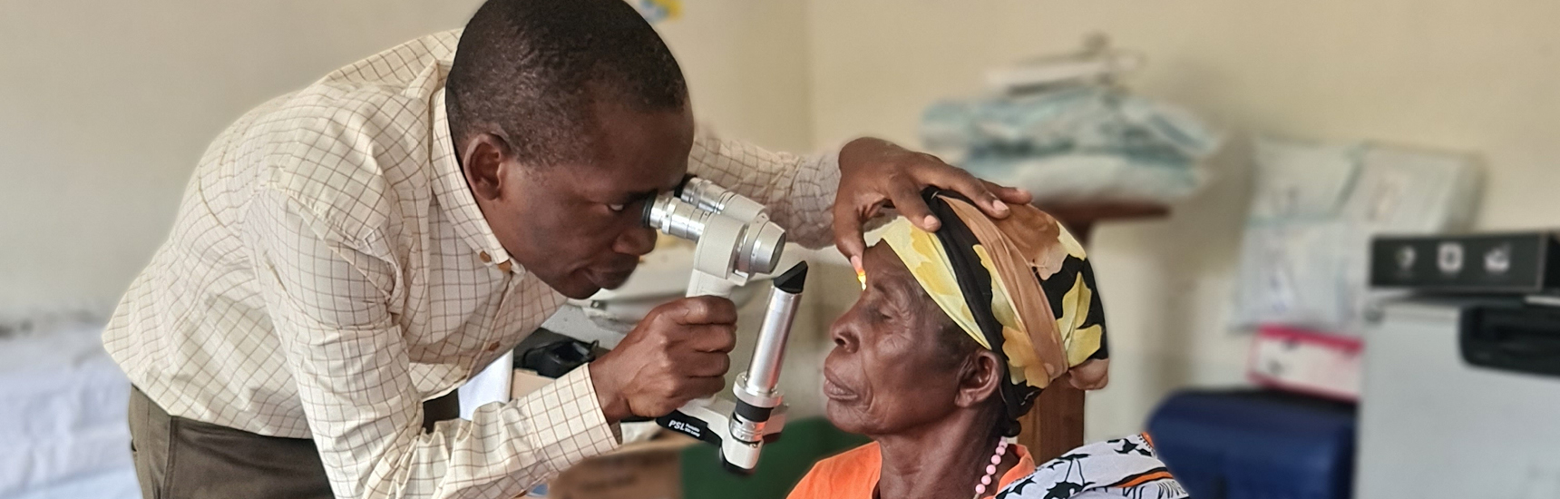 Devrim Kara unterstützt ein Hilfsprojekt in einem Krankenhaus in Tansania