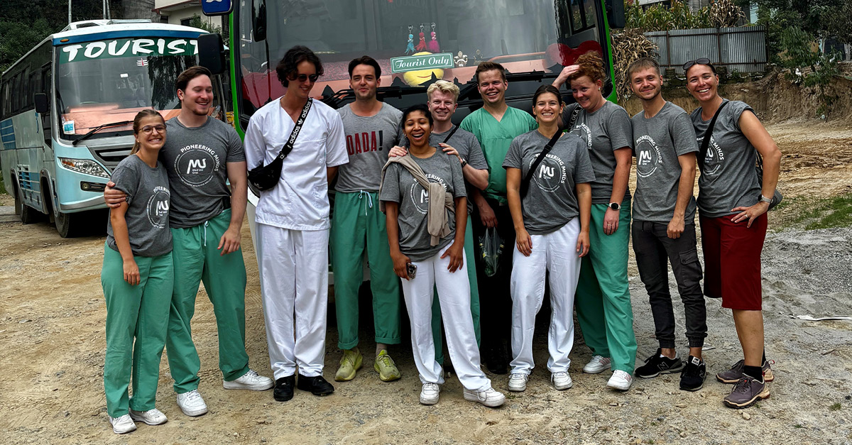 Zahnärztliche Entwicklungshilfe am "Dach der Welt"