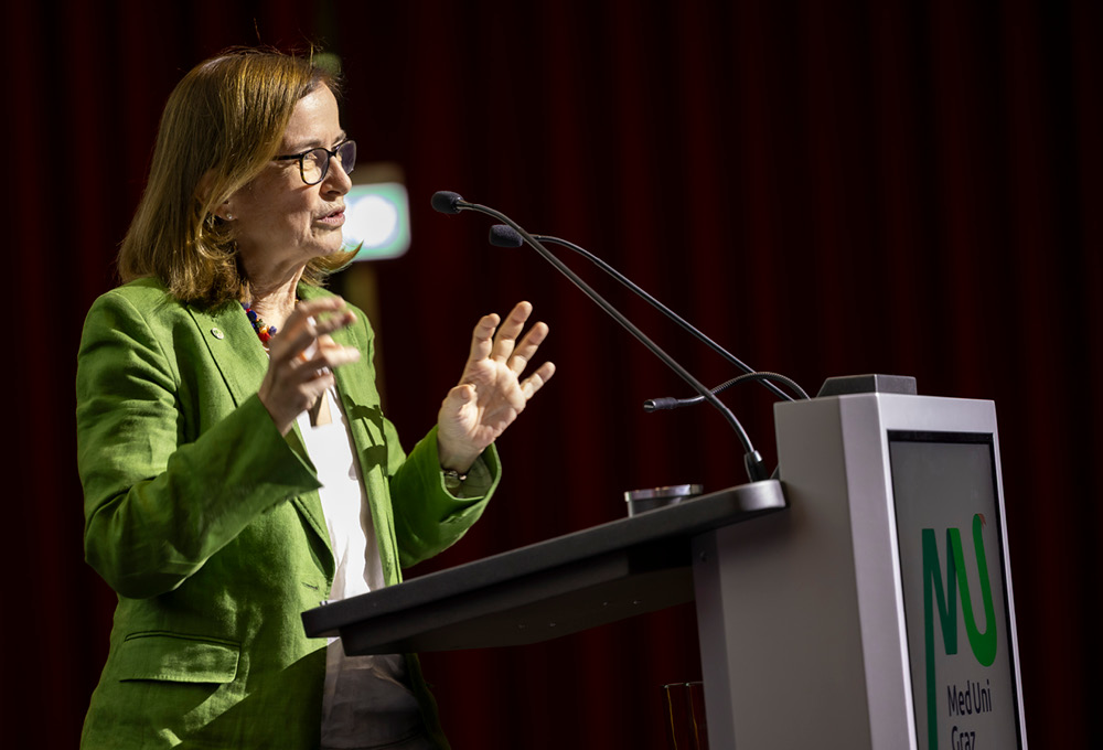 Barbara Obermayer-Pietsch bei der Laudatio für Günter Krejs