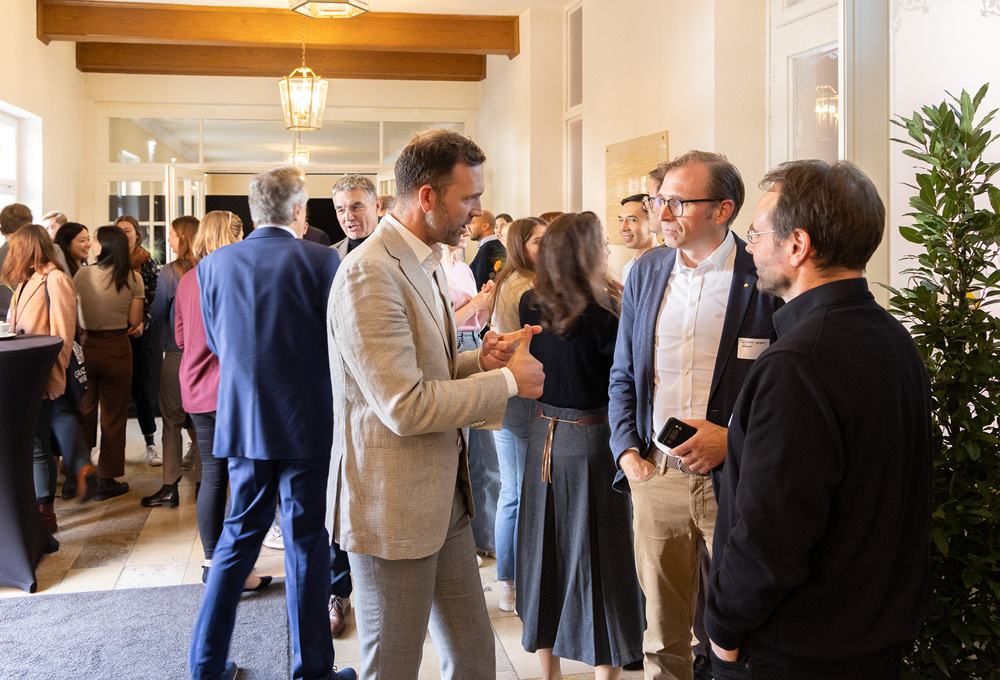 Bei der Vorstellung des Exzellenz-Clusters gab es die Gelegenheit persönlich miteinander ins Gespräch zu kommen.