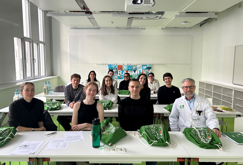 Vice-Rector Christian Enzinger welcomed the new Erasmus and SEMP students