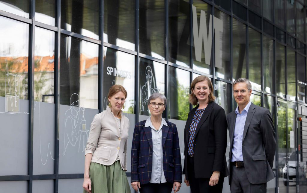 Geschäftsführerin Anke Dettelbacher, Rektorin Andrea Kurz, Landesrätin Barbara Eibinger-Miedl, Geschäftsführer Thomas Mrak 
